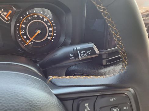 Used 2025 Jeep Gladiator Sport image 19