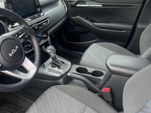 Used 2023 Kia Seltos LX image 12