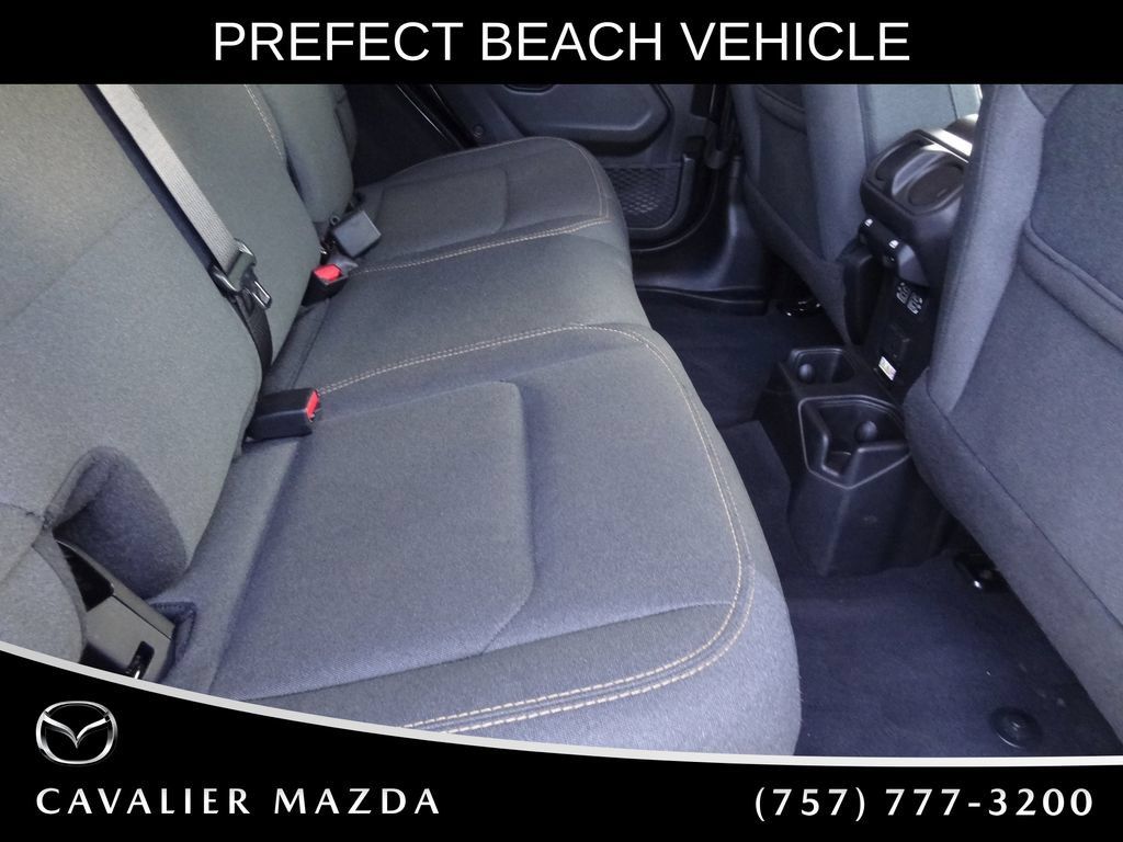 Used 2025 Jeep Wrangler Unlimited Sahara AWD/4WD image 12