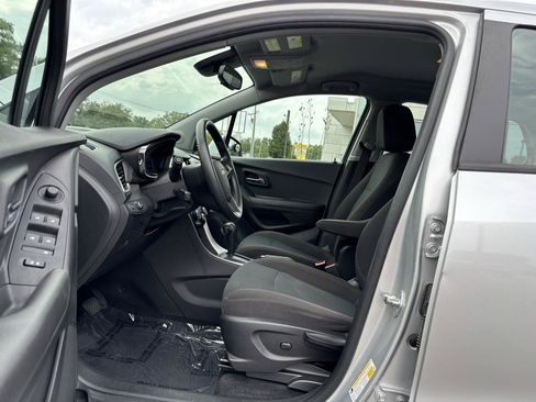 Used 2018 Chevrolet Trax LS AWD/4WD image 15
