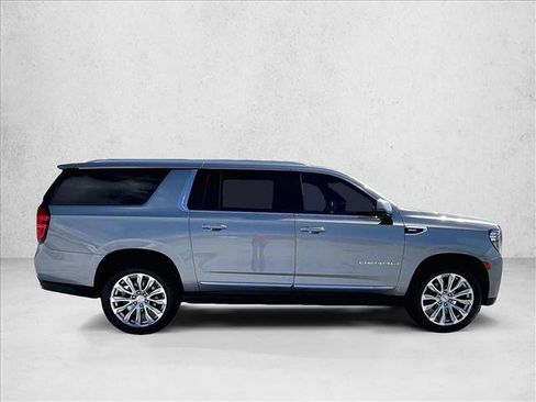 Used 2023 GMC Yukon XL Denali AWD/4WD image 5