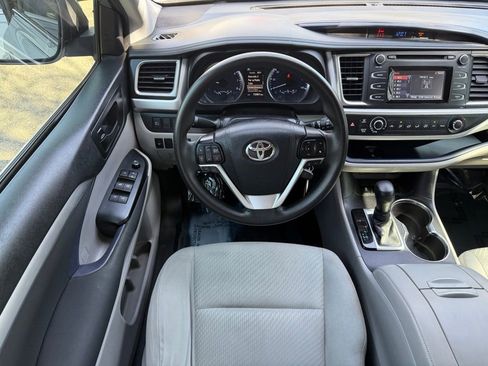 Used 2019 Toyota Highlander LE image 15