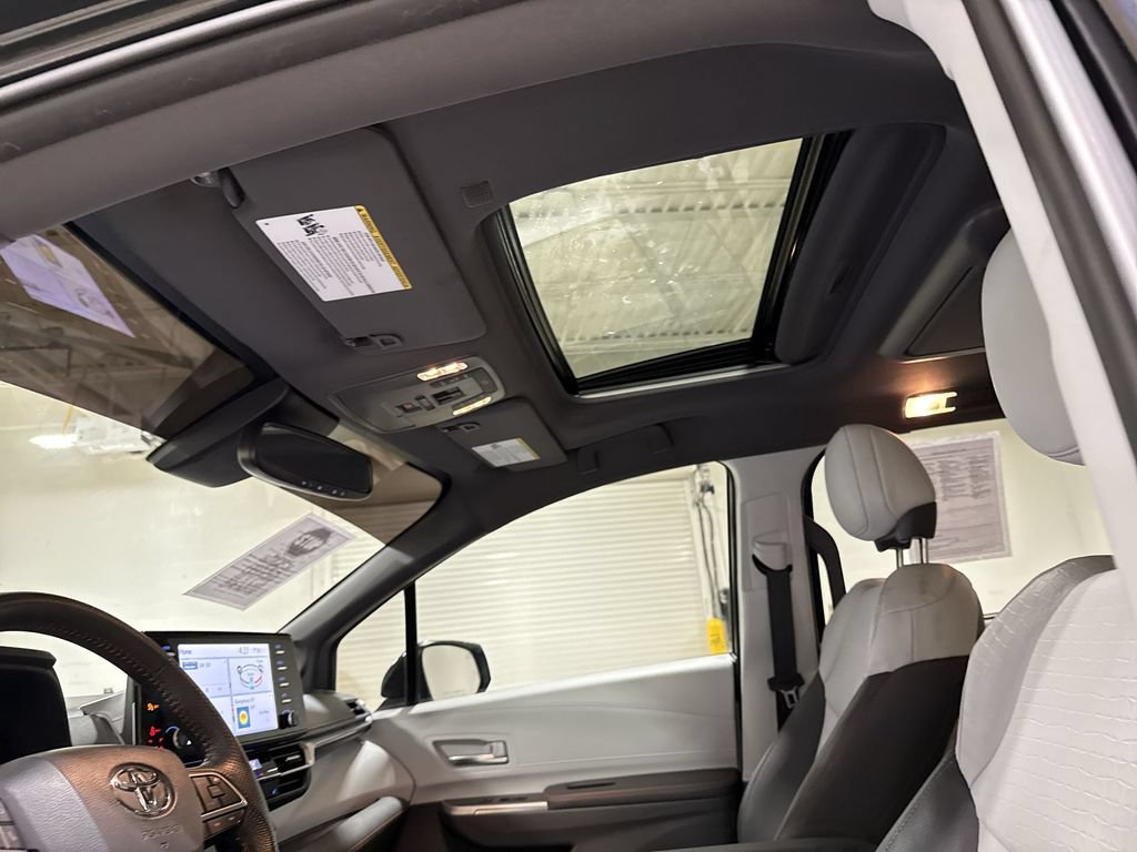 Used 2023 Toyota Sienna XSE w/ XSE Plus Package AWD/4WD image 20