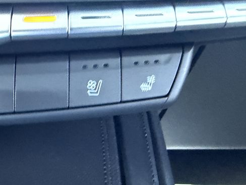 Certified 2022 Cadillac XT4 Sport w/ Comfort Package image 24