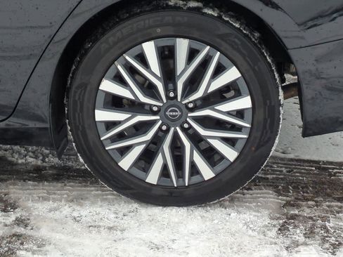 Used 2024 Nissan Altima 2.5 SV image 12