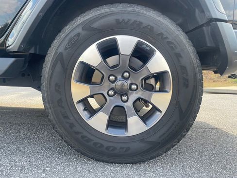 Used 2021 Jeep Wrangler Unlimited Sahara image 9