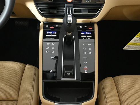 Used 2026 Porsche Macan AWD/4WD image 24