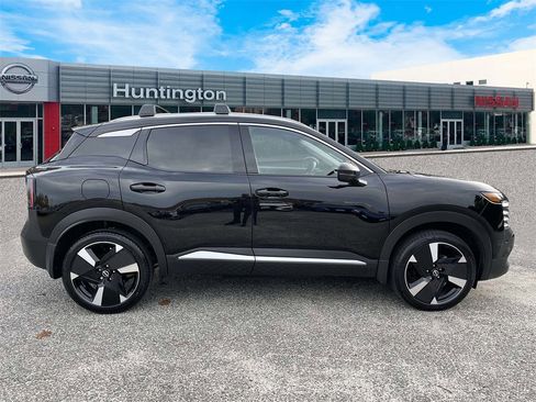 Certified 2025 Nissan Kicks SR w/ Illumination Package image 5