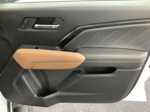 Used 2023 GMC Canyon AT4 image 22