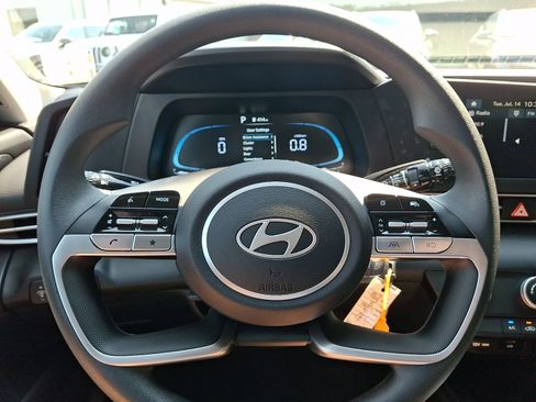 Certified 2026 Hyundai Elantra SE FWD image 18