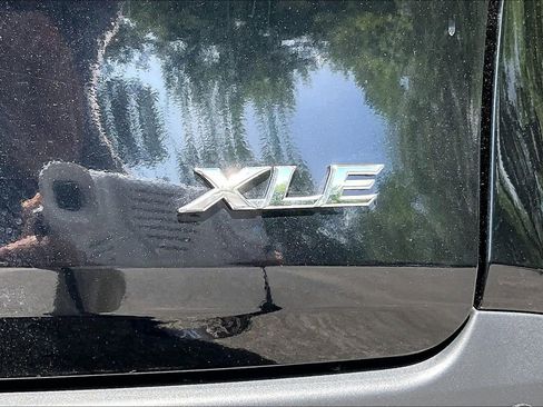 Used 2026 Toyota Sienna XLE FWD image 21
