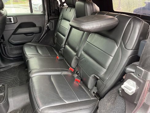 Used 2020 Jeep Wrangler Unlimited Sahara AWD/4WD image 6