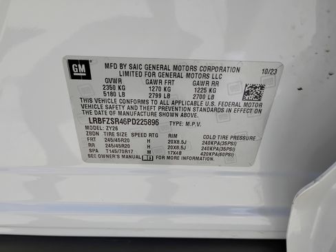 Used 2023 Buick Envision Avenir AWD/4WD image 40