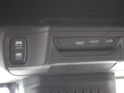 Used 2024 Jeep Wrangler Unlimited Sahara w/ Technology Group AWD/4WD image 12