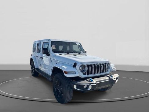 Used 2024 Jeep Wrangler Unlimited Sahara w/ Technology Group image 4