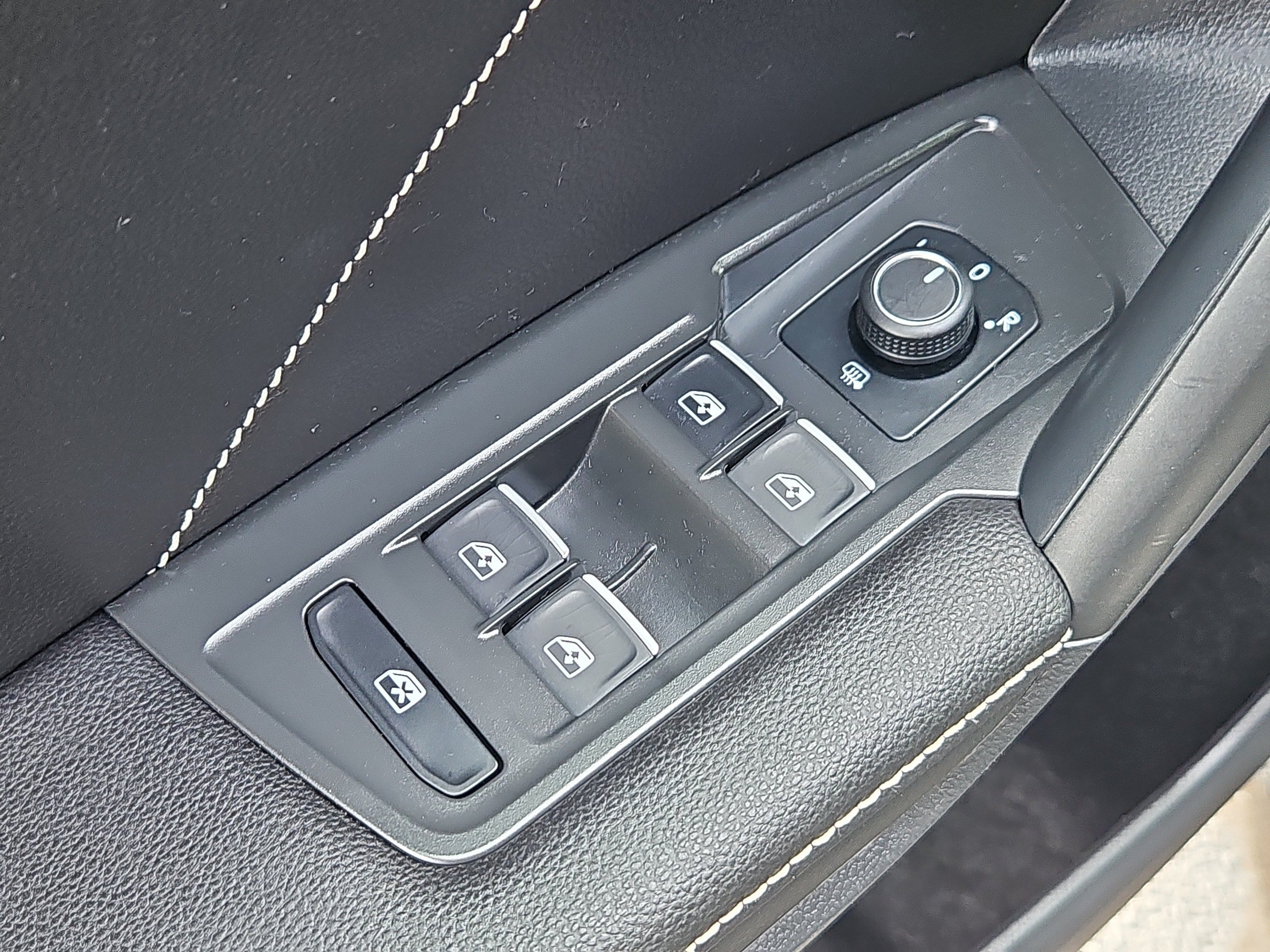 Used 2023 Volkswagen Tiguan SE R-Line AWD/4WD image 19