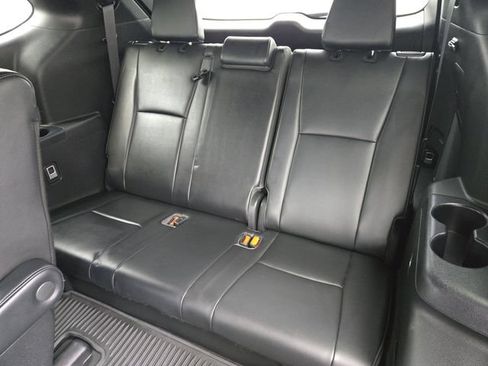 Used 2023 Toyota Highlander XSE AWD/4WD image 17