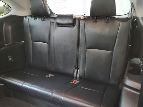 Used 2022 Toyota Highlander XLE AWD/4WD image 29