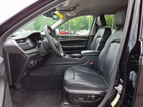 Used 2023 Jeep Grand Cherokee Limited w/ Luxury Tech Group II AWD/4WD image 14