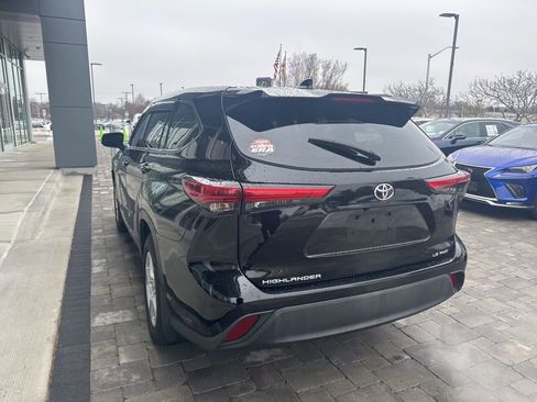 Used 2021 Toyota Highlander LE image 19