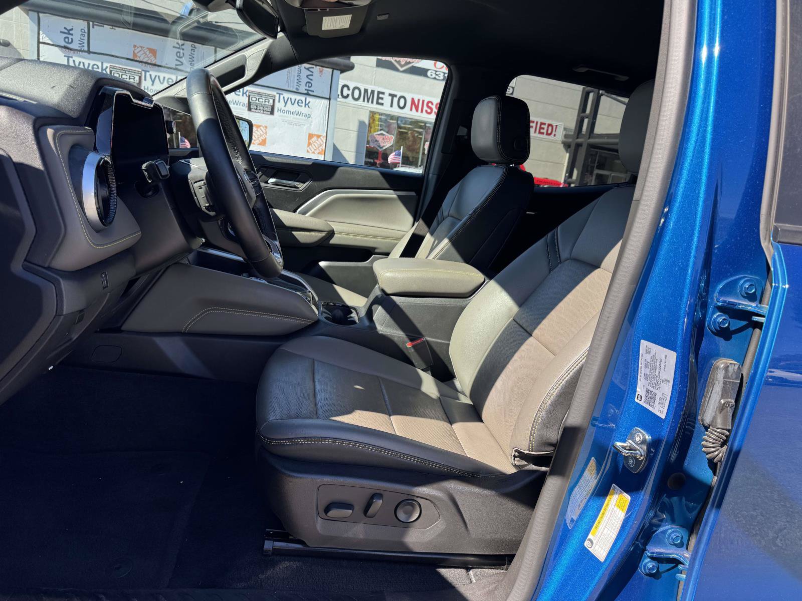 Used 2023 Chevrolet Colorado ZR2 w/ ZR2 Convenience Package III AWD/4WD image 18