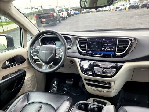 Used 2023 Chrysler Pacifica Touring-L FWD image 56