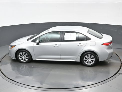 Used 2025 Toyota Corolla LE FWD image 35