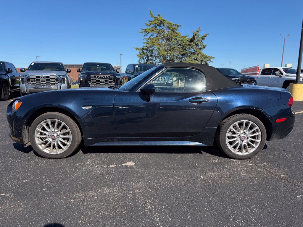 Used 2018 FIAT 124 Spider Classica w/ Technology & Siriusxm Group RWD image 4