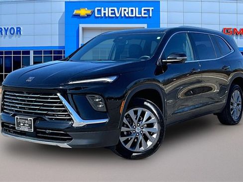 Used 2025 Buick Enclave Preferred image 3