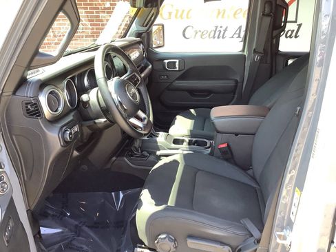 Used 2018 Jeep Wrangler Unlimited Sahara image 6