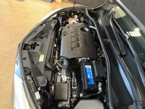 Used 2022 Toyota C-HR XLE image 26