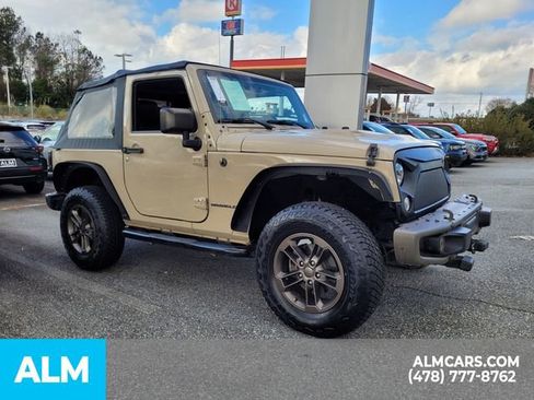 Used 2016 Jeep Wrangler Sahara image 12