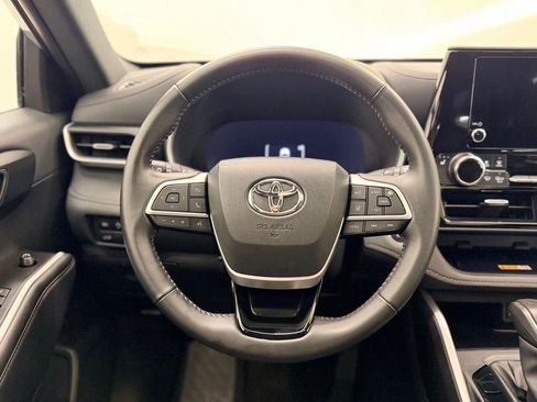 Used 2025 Toyota Highlander XSE AWD/4WD image 14