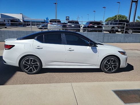 New 2025 Nissan Sentra SR w/ SR Premium Package FWD image 8
