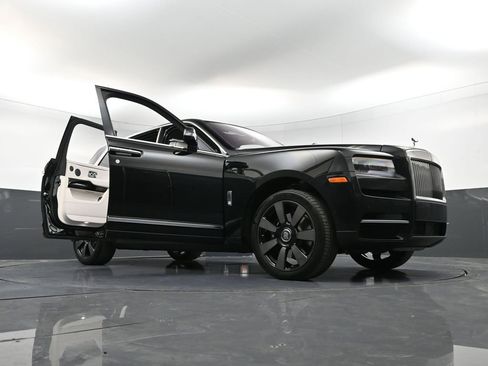 Certified 2022 Rolls-Royce Cullinan AWD/4WD image 43
