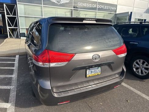 Used 2013 Toyota Sienna L image 8