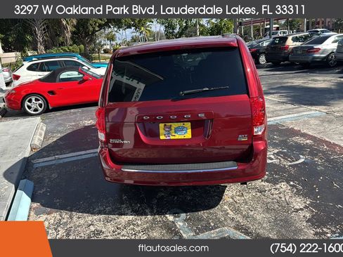 Used 2018 Dodge Grand Caravan SXT image 3