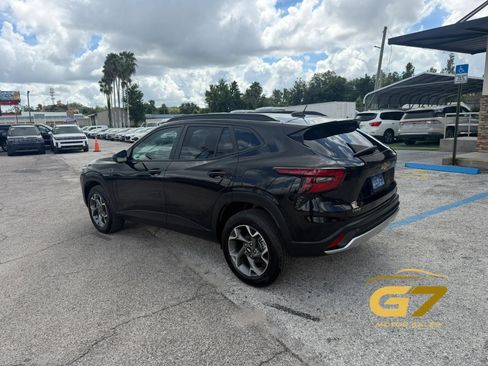 Used 2025 Chevrolet Trax LT FWD image 16