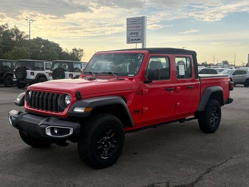 Used 2024 Jeep Gladiator Sport AWD/4WD image 3