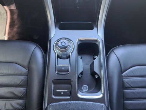 Used 2017 Ford Fusion SE w/ Fusion SE Technology Package FWD image 10