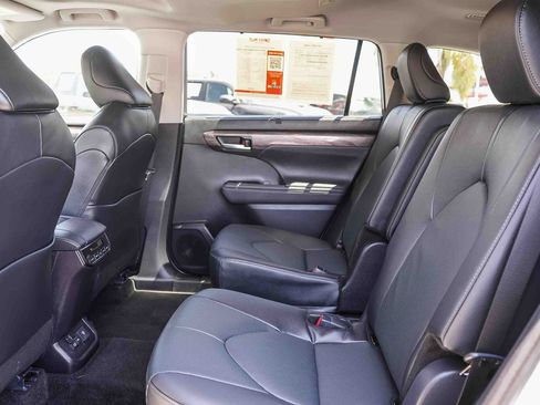 Certified 2026 Toyota Highlander Limited AWD/4WD image 22