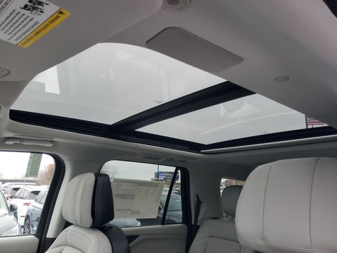 New 2026 Lincoln Navigator Reserve w/ Jet Appearance Package image 11