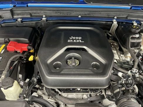 Used 2021 Jeep Wrangler Unlimited Sahara w/ Cold Weather Group AWD/4WD image 28