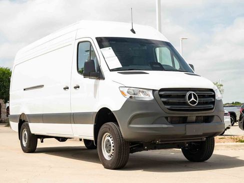 Used 2025 Mercedes-Benz Sprinter 2500 image 4