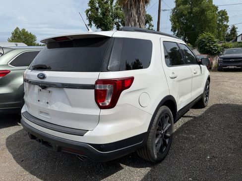 Used 2018 Ford Explorer XLT w/ Equipment Group 202A FWD image 2