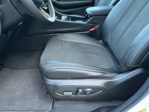 New 2025 Jeep Grand Cherokee L Altitude image 12