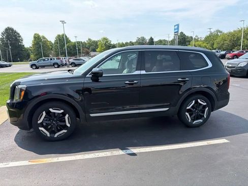 Used 2024 Kia Telluride S AWD/4WD image 2