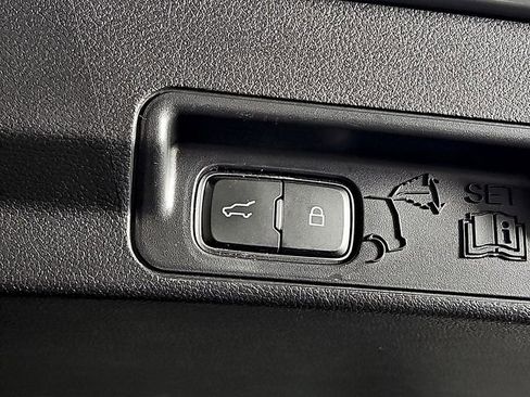 Used 2020 Ford Explorer XLT w/ Equipment Group 202A image 28