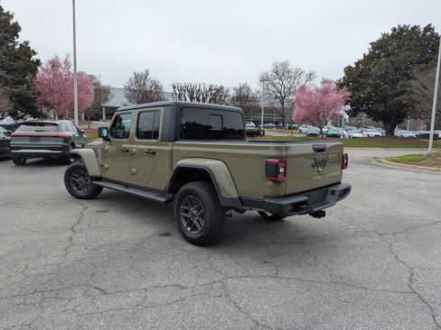 Certified 2025 Jeep Gladiator Sport image 7