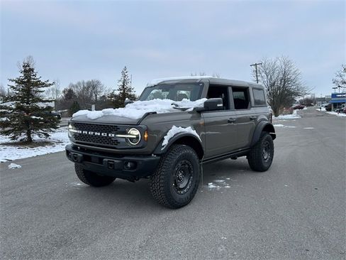 New 2025 Ford Bronco Badlands image 3